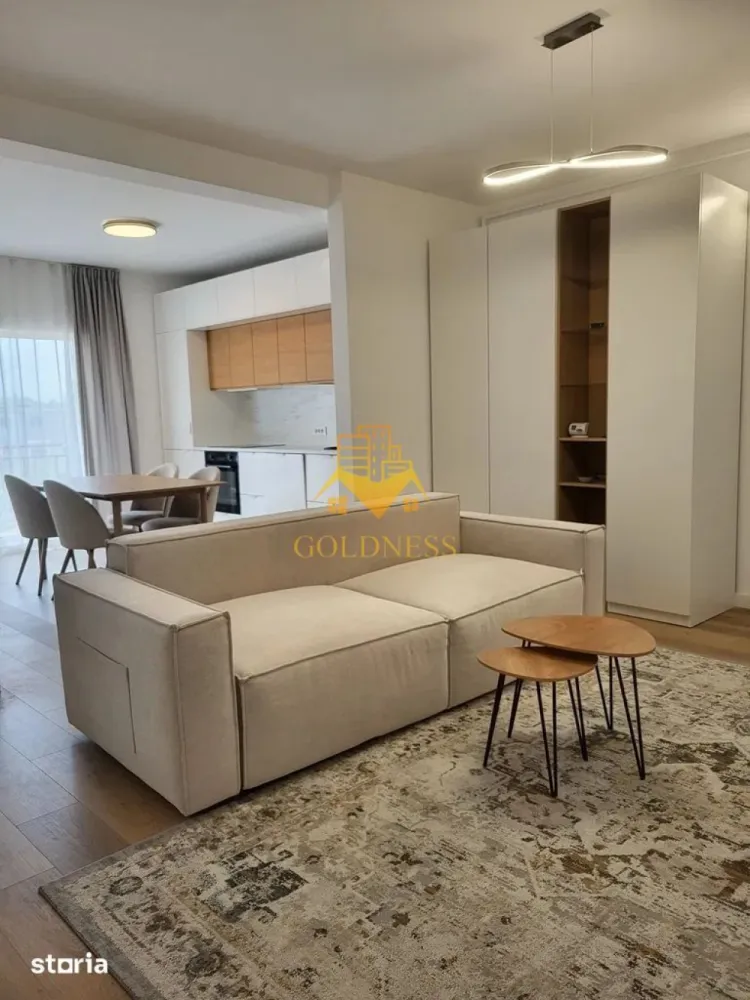 2 camere, Parcare, Piata Marasti, The Office, LIDL, Zona Avella, OMV - GOLDNESS Imobiliare vă propune spre închiriere un apartament cu 2 camere open-space, complet mobilat și utilat, la etajul 4 într-un imobil de 7 etaje, în Cartierul Marasti, Zona Piata Marasti.
Dispune de loc de parcare exterior!
Se află în apropierea stațiilor de transport în comun, magazine, restaurante, spații verzi, farmacii, etc. 

Apartamentul este compartimentat astfel:
 - dormitor cu pat matrimonial, dressing, noptiere, birou, aer conditioonat
 - living cu bucatarie open space complet utilată și mobilată, canapea extensibilă, loc de servit masa 
 - baie cu cada, calorifer port prosop și dulap pentru depozitare.
 - balcon de 5mp.

Imobilul este dotat cu toate cele necesare- centrală proprie, frigider, aragaz, hotă, mașină de spălat haine, etc. 

Dacă sunteți interesați de acest apartament și doriți să îl vizionați, dar și pentru alte oferte nu ezitați să ne contactați telefonic sau prin e-mail. Vă stăm la dispoziție!

Pentru intermediere se percepe un comision de 50% din prețul chiriei!