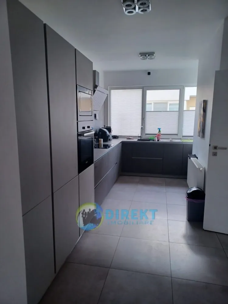 Casa individuala de inchiriat , zona Unirea - Agentia Direkt Imobiliare propune spre inchiriere casa individuala , situata in zona Unirea .

Imobilul are o suprafata de 120 mp , este compusa din la parter bucatarie si living open space , baie , iesire pe terasa , iar la etaj 3 dormitoare , baie , terasa exterioara ,loc de parcare .
Mobilata si utilata in totalitate . 

Disponibila spre inchiriere din 01.06.2026