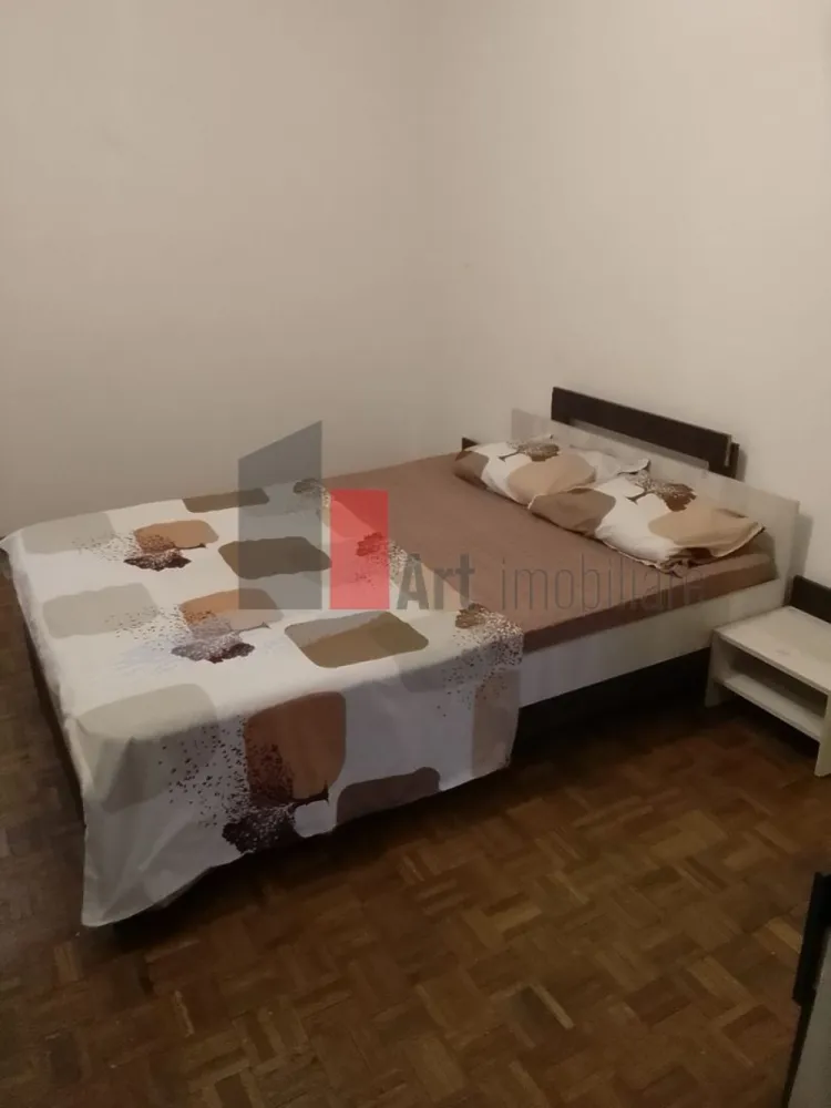 garsoniera Drumul Taberei - Drumul Taberei, Plaza Romania, parter/10, cu balcon, confort 1, semidecomandata, mobilata tineresc, utilata complet, foarte curata, libera. Blocul este anvelopat si se afla langa statia tramvai 41, STB, metrou Parc dr taberei, in apropiere de Plaza, Lidl, parc si piata Moghioros