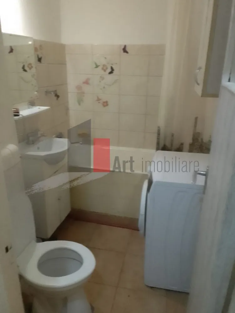 garsoniera Drumul Taberei - Drumul Taberei, Plaza Romania, parter/10, cu balcon, confort 1, semidecomandata, mobilata tineresc, utilata complet, foarte curata, libera. Blocul este anvelopat si se afla langa statia tramvai 41, STB, metrou Parc dr taberei, in apropiere de Plaza, Lidl, parc si piata Moghioros