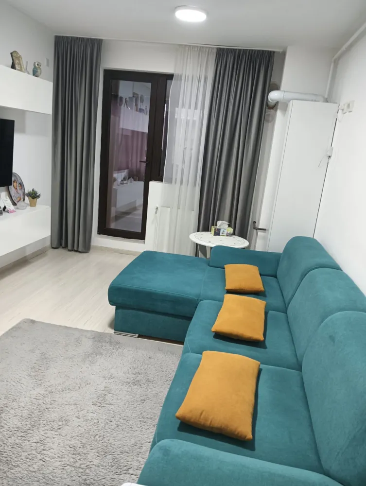 Apartament de vanzare - Rog seriozitate .tel 0764837772 CameliaVă prezentăm un apartament cu 2 camere situat în zona Rahova, București, perfect pentru cei care caută confort și accesibilitate. Acesta se află la etajul 6 al unui imobil construit în 2018, oferind o priveliște plăcută și liniște.Apartamentul dispune de o suprafață utilă de 47.7 mp, ceea ce asigură un spațiu generos pentru amenajări personalizate. Designul modern și funcționalitatea acestuia sunt completate de dotările de calitate.În apropiere se regăsesc diverse facilități, inclusiv magazine, școli și mijloace de transport în comun, ceea ce face din această locație o alegere potrivită pentru orice familie sau persoană acti