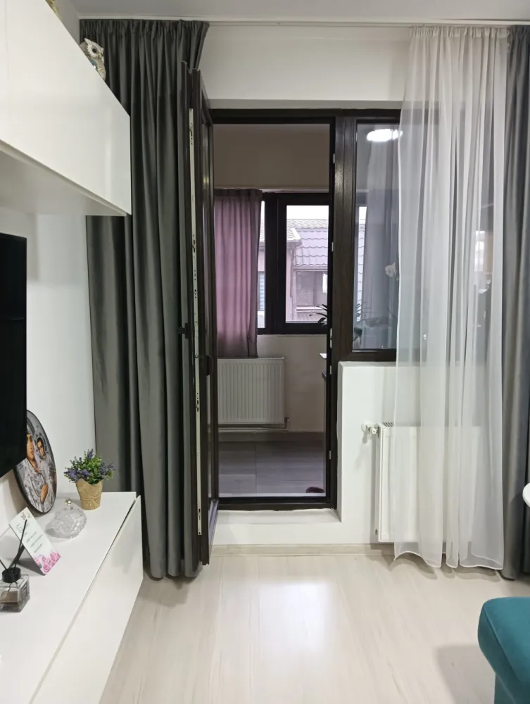 Apartament de vanzare - Rog seriozitate .tel 0764837772 CameliaVă prezentăm un apartament cu 2 camere situat în zona Rahova, București, perfect pentru cei care caută confort și accesibilitate. Acesta se află la etajul 6 al unui imobil construit în 2018, oferind o priveliște plăcută și liniște.Apartamentul dispune de o suprafață utilă de 47.7 mp, ceea ce asigură un spațiu generos pentru amenajări personalizate. Designul modern și funcționalitatea acestuia sunt completate de dotările de calitate.În apropiere se regăsesc diverse facilități, inclusiv magazine, școli și mijloace de transport în comun, ceea ce face din această locație o alegere potrivită pentru orice familie sau persoană acti