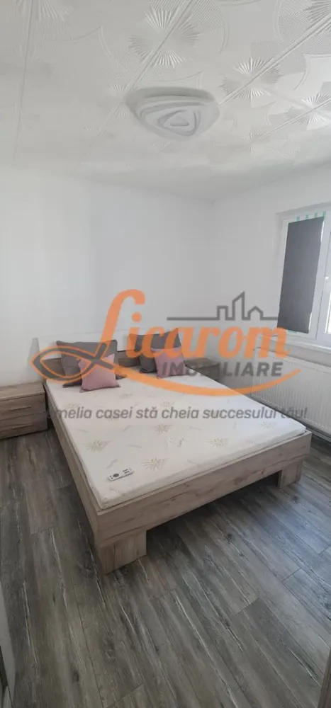 Apartament 2 camere Cartierul Florilor -Gemenii,mobilat,utilat,etaj 3 - Licarom Imobiliare propune spre inchiriere un apartament cu 2 camere, semidecomandat, situat in cartierul Florilor apropiere de Gemenii.
Apartamentul se afla la etajul 3/4 si este recent reamenajat,avand centrala termica proprie,gresie,faianta,parchet,geamuri termopan.
Apartamentul este complet mobilat si utilat , LIBER, DISPONIBIL PENTRU MUTARE IMEDIATA.
Pretul este 360 euro /luna.
Pentru tranzactionarea acestei proprietati,agentia percepe comision 50% din valoarea unei chirii,platibil o singura data la semnarea contractului de inchiriere.
Pentru mai multe relatii si vizionari,nu ezitati sa ne contactati la telefon 0723985424 Consultant imobiliar Liliana si 0741059397 Consultant imobiliar Calin