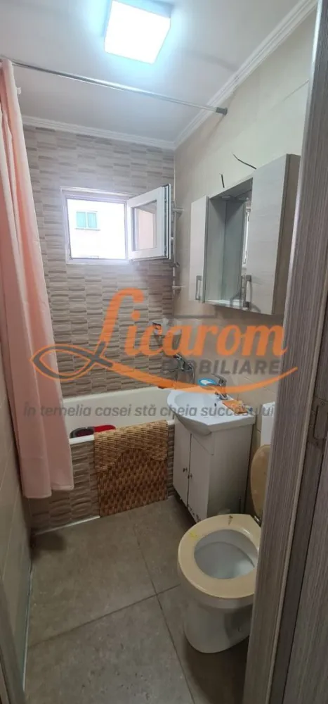 Apartament 2 camere Cartierul Florilor -Gemenii,mobilat,utilat,etaj 3 - Licarom Imobiliare propune spre inchiriere un apartament cu 2 camere, semidecomandat, situat in cartierul Florilor apropiere de Gemenii.
Apartamentul se afla la etajul 3/4 si este recent reamenajat,avand centrala termica proprie,gresie,faianta,parchet,geamuri termopan.
Apartamentul este complet mobilat si utilat , LIBER, DISPONIBIL PENTRU MUTARE IMEDIATA.
Pretul este 360 euro /luna.
Pentru tranzactionarea acestei proprietati,agentia percepe comision 50% din valoarea unei chirii,platibil o singura data la semnarea contractului de inchiriere.
Pentru mai multe relatii si vizionari,nu ezitati sa ne contactati la telefon 0723985424 Consultant imobiliar Liliana si 0741059397 Consultant imobiliar Calin