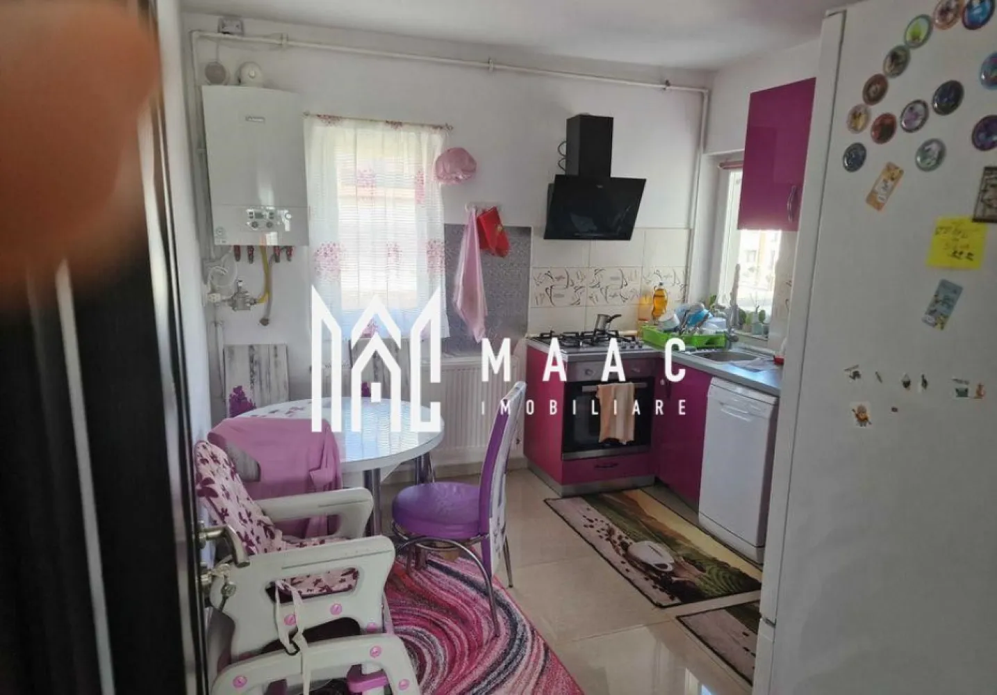 Apartament 4 camere | 120 MPU | Terasa | Arhitectilor - MAAC Imobiliare va propune spre vanzare un apartament cu 4 camere situat la Suprafața utilă: 120 mp An construcție: 2018, Clasa Energetică A Compartimentare: living, 3 dormitoare, bucătărie separată, 2 băi, debara, terasă 6 mp, dressing Mobilat, utilat, cu terasă și loc de parcare privat Stradă pavată și Iluminată Acest apartament cu 4 camere din cartierul Arhitectilor este o oportunitate excelentă pentru cei care caută un spațiu modern și eficient din punct de vedere energetic. Construit în anul 2018, acest apartament beneficiază de eficiența energetică de clasă A. Proprietatea este vândută la cheie, complet mobilată și utilată, inclusiv terasa și un loc de parcare privat. Pentru mai multe informații sau pentru a programa o vizionare, nu ezitați să ne contactați, specificand ID CP1781335 }}