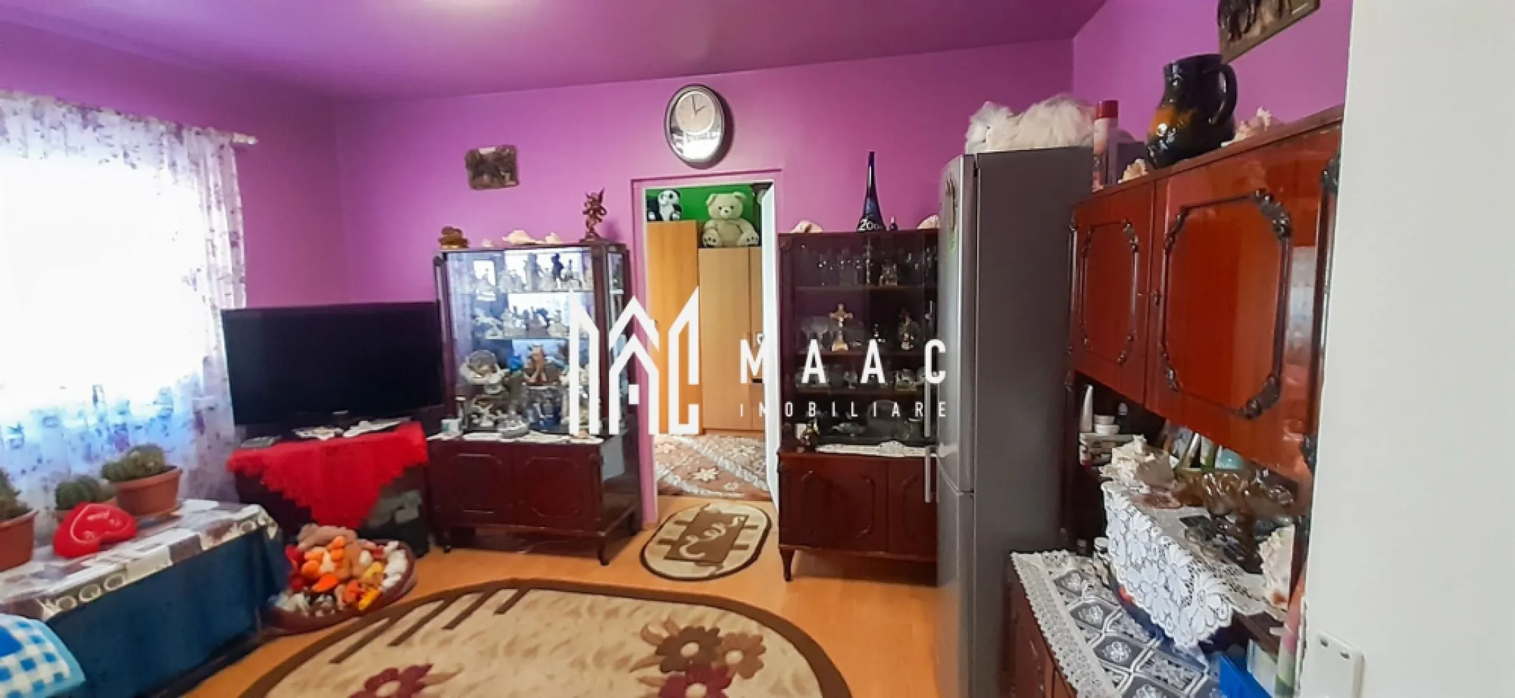 Apartament 2 camere | Renovat | 38 MP | Mihai Viteazu - MAAC Imobiliare va ofera spre vanzare un apartament de 2 camere in zona Mihai Viteazu. Caracteristici: Etaj: 4 al unui imobil de 5 etaje, ultimul nivel fiind mansardă Suprafață totală: 38 mp Compartimentare: dormitor, sufragerie, bucătărie separată, baie și cămară. Stare: apartament complet mobilat, gata pentru mutare Renovare: locuința a fost renovată recent, în luna februarie 2024 Dotări și confort: Încălzire: centrală termică proprie cu calorifere Mobilare: se vinde complet mobilat, ideal pentru mutare imediată sau închiriere Localizare și avantaje: Situat în zona Mihai Viteazu, una dintre cele mai accesibile și căutate zone ale orașului Proximitate față de magazine, mijloace de transport, restaurante și puncte de interes Pentru mai multe detalii, precizati telefonic ca ati vazut anuntul cu ID: CP1784344. }}