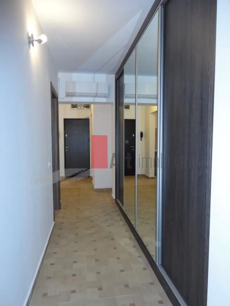 Apartament 3 camere de inchiriat zona Metrou Dristor - Te invităm să descoperi un apartament primitor, recent igienizat, pregătit să devină noul tău cămin. Situat la doar 4 minute de mers pe jos până la stația de metrou Dristor, acest apartament cu 3 camere decomandat, îți oferă confortul de care ai nevoie, exact acolo unde contează.

Locuința este complet mobilată și utilată – nu îți lipsește absolut nimic. Tot ce ai de făcut este să-ți aduci hainele și să te instalezi.

Cu multiple spații de depozitare inteligente, apartamentul este ideal pentru cei care apreciază atât funcționalitatea, cât și ordinea. Fie că lucrezi de acasă sau ai nevoie de un spațiu de relaxare, fiecare cameră e pregătită să se adapteze stilului tău de viață.

Nu rata ocazia de a locui într-o zonă excelent conectată, într-un apartament care îți oferă tot ce ai nevoie de la prima zi.