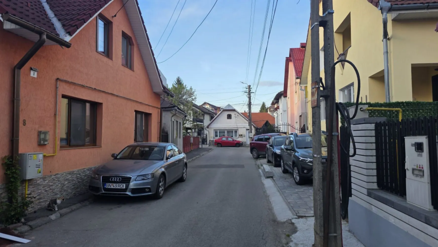 Proprietate exclusivistă cu potențial investițional remarcabil – zonă - Vă prezentăm o proprietate deosebită, tip casa individuala , amplasată într-o locație centrală premium, ideală pentru dezvoltare rezidențială sau investiție cu randament ridicat.

Imobilul are o suprafata de 900 mp , fiind dispus pe 3 nivele , la fiecare nivel avand o suprafata de 375 mp si este pozitionat pe un teren de 465 mp .

 Suprafata oferă un potențial excelent de reapartamentare, fiind potrivit pentru realizarea unui proiect rezidențial modern, apartamente tip boutique, spații premium de birouri sau activități în regim hotelier.

Poziționarea strategică, accesul facil și suprafața generoasă transformă această proprietate într-o oportunitate rară pe piață.

Caracteristici principale:
• teren intravilan
• amplasare centrală, într-o zonă cu valoare imobiliară ridicată;
• posibilitate de recompartimentare și dezvoltare;
• acces rapid către punctele de interes ale orașului;
• ideală pentru investitori și dezvoltatori.

O proprietate cu personalitate, ce îmbină avantajul locației cu un potențial de dezvoltare excepțional.

Detalii suplimentare și vizionări disponibile la cerere.