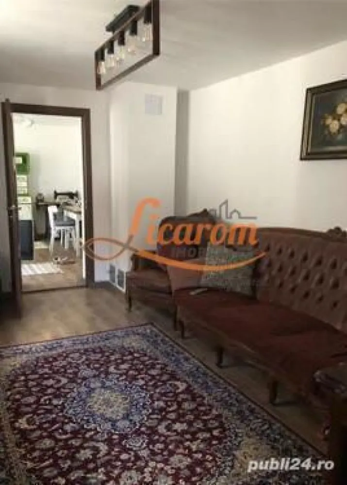 Proprietate saseasca cu 2 corpuri de casa, Comuna Vulcan,Brasov. - Licarom imobiliare propune spre vanzare o proprietate de tip sasesc in comuna Vulcan la 15 minute de Brasov,amplasarea este una foarte buna, intr-o zona centrala si liniștita, cu acces ușor din strada principala. 
Proprietatea este compusa din doua case și teren de 439 mp, conectat la toate utilitățile: gaz, curent, apa, canalizare. 

Prima casa este compusă din 3 camere, 2 bai, bucătărie, cămara și veranda spațioasă - in suprafața de 159 mp.
A doua casa este compusă din doua camere spațioase, bucatarie, baie - suprafața: 72 mp. 
Ambele case sunt renovate recent in anul 2021,avand elemente de modernism gresie,faianta,geamuri termopan etc - asociate cu cele traditionale sasesti -ziduri foarte groase - ceea ce ii confera un confort termic foarte sporit : vara - rece,iarna - cald.
Casele sunt izolate termic si au încălzire individuală cu centrala termica pe gaz si sobe de teracota care au fost complet refacute si sunt utilizabile iarna.
Imobilul se vinde parțial mobilat si utilat.
Ideal pentru a locui 2 familii (Parinti si copiii) sau pentru a inchiria in vederea incasarii unui venit suplimentar.
Pretul este 175000 euro usor negociabil.
 
Pentru mai multe informatii si vizionari,nu ezitati sa ne contactati la telefon 0723985424 Consultant imobiliar Liliana si 0741059397 Consultant imobiliar Calin. .