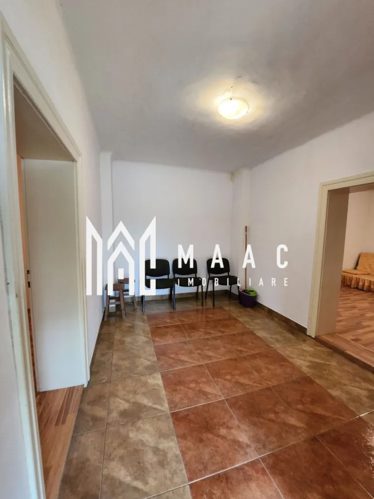 Casa 2 camere I Teren 1500 mp I Iaz I Sacel - MAAC Imobiliare propune spre vanzare o casa deosebita, situata in localitatea Sacel. Locuinta este construita pe un singur nivel, are doua camere,hol. Aferente locuintei - bucatarie de vara, 2 magazii, pivnita, pod inalt. Fara baie in casa. Utilitati: curent in casa. Fantana. Gazul si apa, canalizarea - la poarta. Incalzirea - sobe cu lemn. Casa poate fi imbunatatita dar e bine de stiut ca constructia e solida, bine facuta, acoperisul schimbat, pod inalt, gardul ce imprejmuieste proprietatea-din beton. Curtea generoasa confera intimitate proprietatii si dezvaluie o surpriza pentru vizitator - iaz propriu (35x20mp luciu apa, facut in 2008-sub nivelul raului, are peste, adancime cca 2m). Peisajul este mirific. Proprietatea are potential foarte bun pentru amenajarea unei case de vacanta care garanteaza distractie si relaxare! Pentru mai multe detalii precizati telefonic ca ati vazut anuntul cu ID:CP1721228 }}