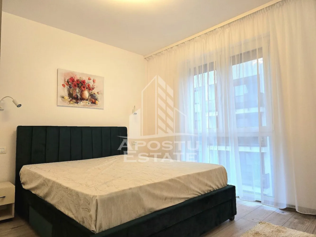 Apartament premium de inchiriat Adora Park - Apostu Estate va ofera spre inchiriere un apartament premium in cel mai nou complex rezidential din Arad - Adora Park. 
Acest apartament modern , se remarca prin finisaje premium si dotari de ultima generatie , oferind confort si eleganta intr-un spatiu bine compartimentat. 
Cu o suprafata utila de 55 mp , apartamentul este semidecomandat , fiind compus dintr-un living open-space spatios , mobilat cu o canapea eleganta , o bucatarie complect echipata ( frigider , plita , cuptor electric , hota , masina de spalat vase , cuptor cu microunde) , un dormitor generos , dotat cu TV , precum si o baie moderna , amenajata cu finisaje de calitate superioara. 
Confortul este asigurat de incalzire in pardoseala si sistemul de aer conditionat iar luminile ambientale creeaza o atmosfera primitoare. 
Apartamentul dispune de un balcon privat, ideal pentru momente de relaxare . 
Parcarea este disponibila , iar accesul in complex este facil si sigur. 
Adora Park este unul dintre cele mai exclusiviste complexe rezidentiale din Arad, oferind un mediu sigur , linistit si elegant. 
Locatia permite acces rapid la magazine , supermarketuri , centre comerciale, restaurante, cafenele si mijloace de transport., fiind ideal pentru cei care isi doresc un stil de viata modern. 
Nu se accepta animale de companie . 
Pentru mai multe detalii si programarea unei vizionari nu ezitati sa ne contactati ! 
ID : CP2374509