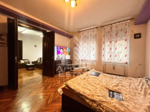 Apartament spațios 4 camere, 2 băi, parteer inalt în Piata Maria