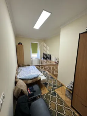 Casa de vanzare cu piscina si 5 camere in Dinias, Timis