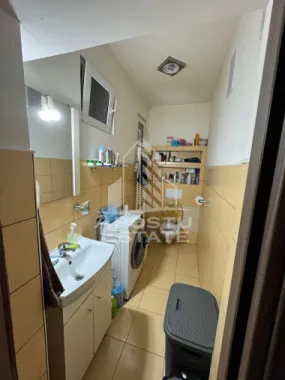 Casa de vanzare cu piscina si 5 camere in Dinias, Timis