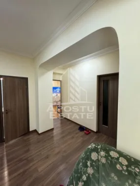 Casa de vanzare cu piscina si 5 camere in Dinias, Timis