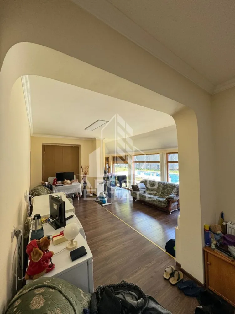 Casa de vanzare cu piscina si 5 camere in Dinias, Timis