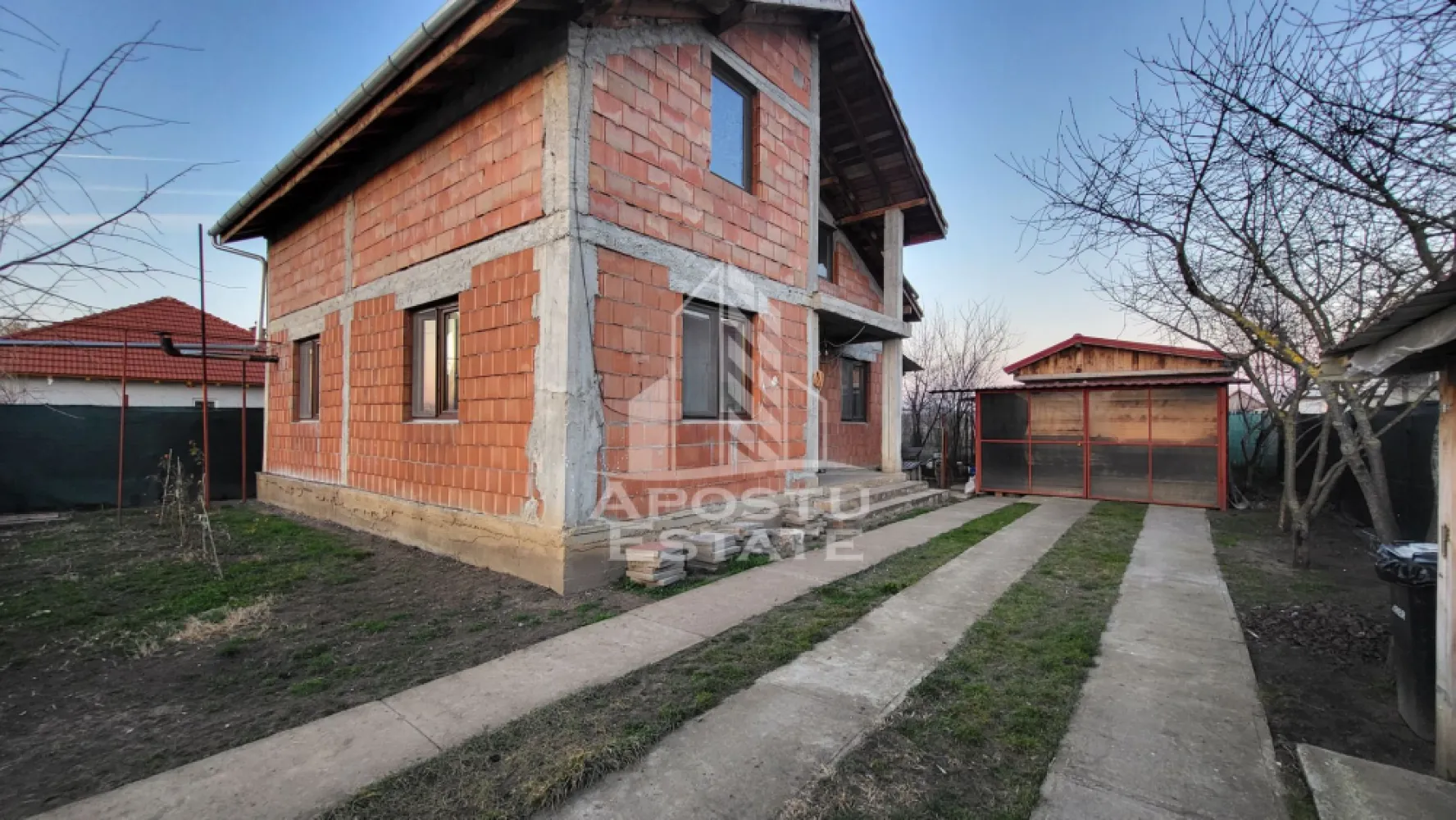 Casa individuala,190 mp utili,garaj si teren de 700 mp,Satchinez - Apostu Estate va propune spre vanzare o casa individuala cu 3 camere si posibilitate de mansardare,in Satchinez.
Construita pe structura P+M,proprietatea se desfasoara pe o suprafata utila de 190 mp si o suprafata teren de 700mp.
Compartimentare:
Parter:
-hol 
-3 camere
-baie
-bucatarie
Etaj
La etaj exista posibilitatea de a se compartimenta dupa cum se doreste.
Comfortul termic se realizeaza prin intermediul centralei pe gaz si al caloriferelor.
Proprietatea beneficiaza de un garaj cu acces auto interior si dispune de:
-toate utilitatile(curent trifazat,canalizare,apa,gaz)
-o statie de incarcare pt masini electrice
-o gradina generoasa cu solar
-spatii de depozitare
-gard de beton
Va oferim consultanta si solutii financiare prin colaboratorii nostrii!
Va asteptam cu drag la o vizionare!