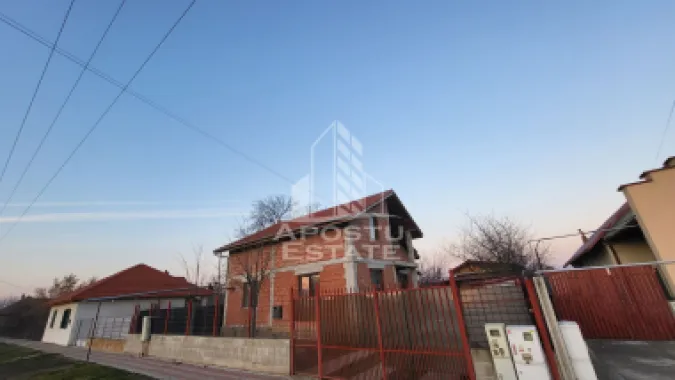 Casa individuala,190 mp utili,garaj si teren de 700 mp,Satchinez