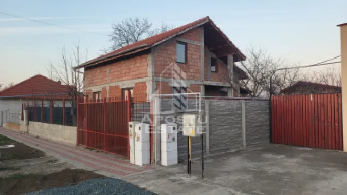 Casa individuala,190 mp utili,garaj si teren de 700 mp,Satchinez