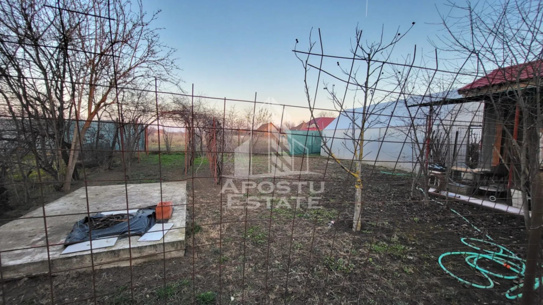 Casa individuala,190 mp utili,garaj si teren de 700 mp,Satchinez