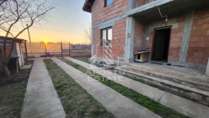 Casa individuala,190 mp utili,garaj si teren de 700 mp,Satchinez