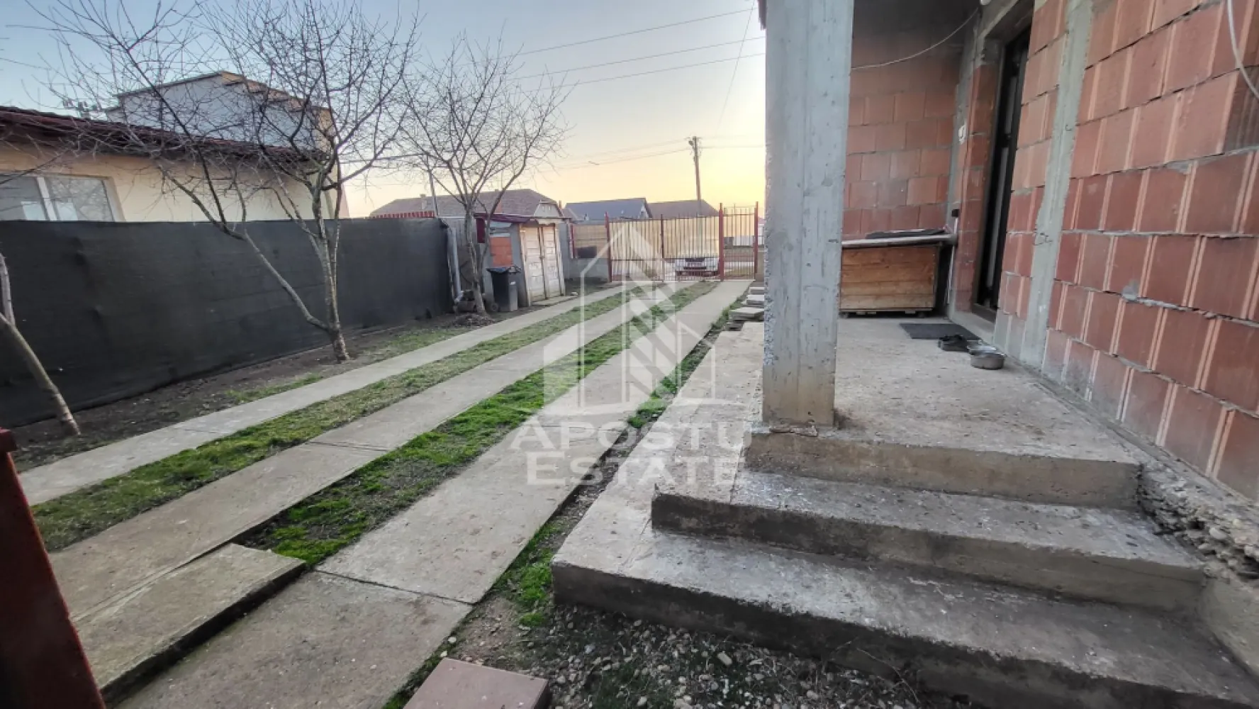 Casa individuala,190 mp utili,garaj si teren de 700 mp,Satchinez