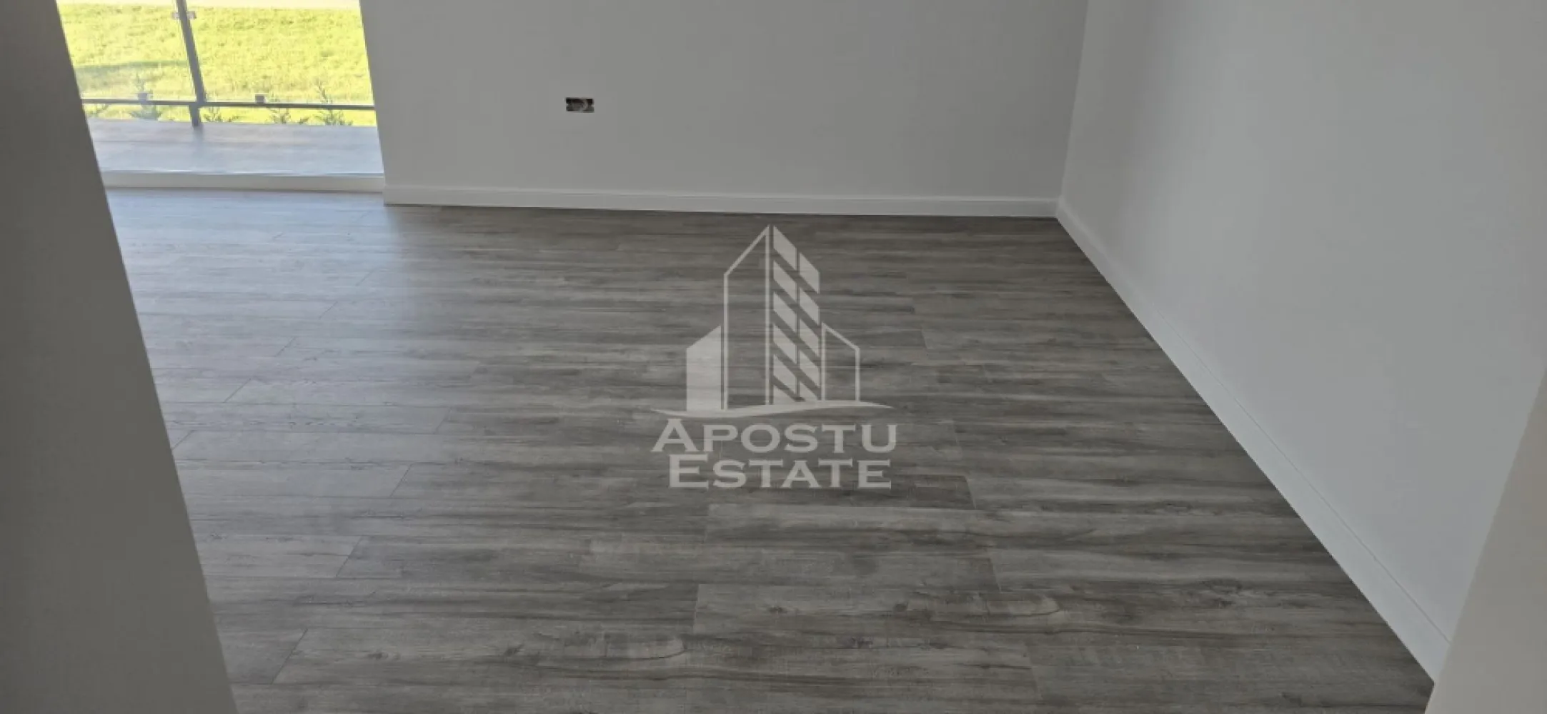 Apartament decomandat,2 camere,56 mp utili,bloc nou 2024,Giroc - Apostu Estate va propune spre vanzare un apartament cu 2 camere,decomandat,in Giroc.
Disponibil la etajul 1/3 intr-un imobil nou costruit in anul 2024,apartamentul se desfasoara pe o suprafata utila de 56 mp plus o terasa generoasa de 11 mp.
Compartimentare:
-hol
-bucatarie
-living
-dormitor
-baie
-terasa
Confortul termic se realizeaza prin intermediul centralei Bosch(noua) si a climei,incalzirea este in pardoseala.
Apartamentul beneficiaza de un loc de parcare trecut in CF si de toate utilitatile.
Zona linistita in apropiere de magazine si statie.
Apartamentul se vinde nemobilat.
Disponibil imediat!
Va oferim consultanta si solutii financiare prin colaboratorii nostrii!
Va asteptam cu drag la o vizionare!