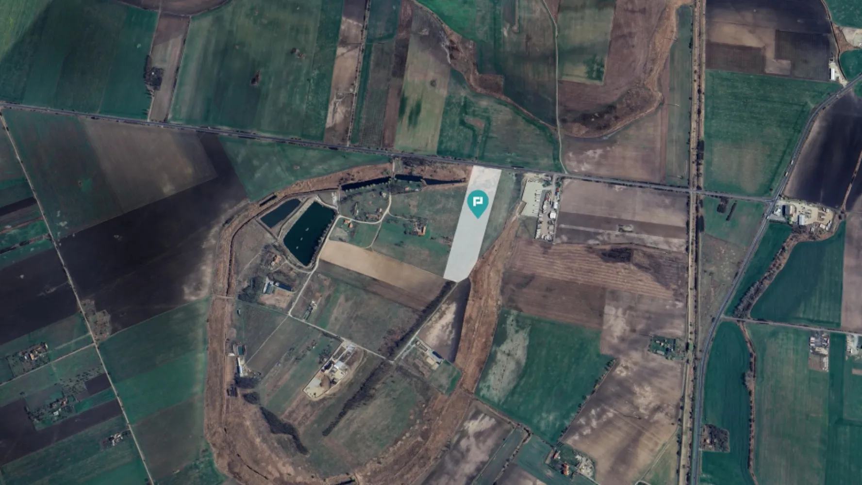 Teren compact de 50.000 mp la drum principal - Teren compact de 50.000 mp situat la drum principal

PropertyLab îți oferă un teren extravilan situat în imediata apropiere de Hanul de la Răscruce din județul Arad.
Caracteristici teren:
Suprafață totală: 50.000 mp
Front stradal generos: 120 m
Destinație: extravilan – perfect pentru dezvoltare comercială, logistică sau industrială, cu acces facil la drum național
Locație: Aproximativ 6 km până la nodul de acces la Autostrada A1 și aproape de frontiera cu Ungaria.

Dacă ești în căutarea unei investiții cu potențial de dezvoltare și vizibilitate, acest teren este exact ceea ce cauți!

Contactează-ne pentru detalii și pentru a programa o vizionare.

Tudor Trașcă - Consultant Imobiliar PropertyLab
Tel: +40 730 650 235
email: tudor.trasca@propertylab.ro

Raluca Marinescu - Consultant Imobiliar PropertyLab
Tel: +40 0755 083 764
email: raluca.marinescu@propertylab.ro

Cod Proprietate 2372390
