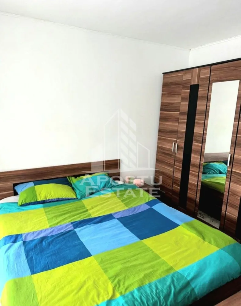 Apartament cu 2 camere ,centrala proprie,etaj intermediar, Soarelui - APOSTU ESTATE va propune spre vanzare un apartament cu 2 camere, centrala proprie, situat in zona Soarelui.
Apartamentul este situat la etajul 4 intr-un bloc cu 5 etaje, cu acoperis si are o suprafata de 42 mp.
Compartimentare:
- Hol de acces
- Bucatarie
- Living
- Dormitor cu balcon inchis
- Baie cu cada si geam
Confortul termic este realizat prin intermediul centralei proprii pe gaz.
Zona foarte linistita cu numeroase facilitati si puncte de interes precum: acces rapid si usor la mijloacele de transport in comun, magazin Profi si supermarket-uri in apropiere, farmacii, institutii de invatamant, restaurante, baruri, cafenele si multe altele.
Acceptam orice fel de credit bancar. Oferim consultanta si solutii financiare prin colaboratorii nostri.
Va asteptam cu drag la o vizionare chiar si astazi!
