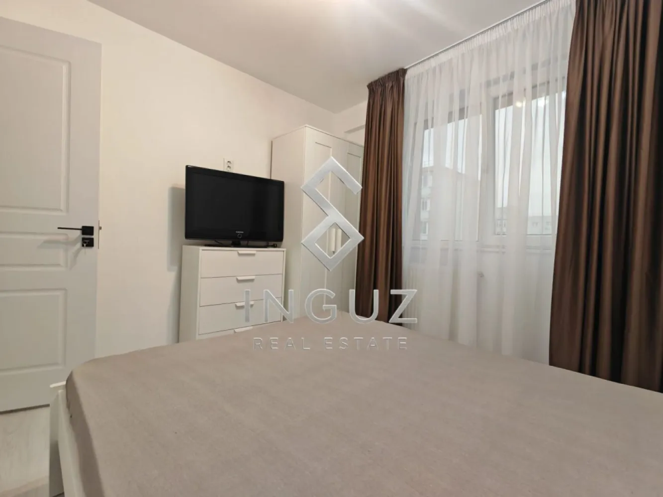 Apartament modern 3 camere – complet renovat – Doamna Ghica / Tei - Apartament modern 3 camere de închiriat – Doamna Ghica / Tei – Str. Ripiceni ⬇️ العربية ⬇️

600 € / lună | 48 mp | etaj 8/10

Apartament complet renovat, modern și luminos, situat într-un bloc reabilitat termic, curat și liniștit.

• 48 mp utili
• Etaj 8 din 10 cu lift
• 2 dormitoare separate
• Bucătărie separată
• Zonă elegantă de dining/living
• Baie cu boiler
• Aer condiționat
• Electrocasnice noi
• Mobilier modern
• Instalații refăcute
• Fără balcon

Poziționare excelentă:
• Aproape de Universitatea Tehnică de Construcții București
• Aproape de Parcul Tei
• Acces rapid către centru și Pipera
• Magazine, transport și zone verzi în apropiere

Ideal pentru cuplu, familie sau persoane care își doresc confort și liniște într-o zonă foarte bună.

شقة 3 غرف للإيجار – damna Ghica / Tei – شارع Ripiceni

600 يورو شهرياً | 48 متر | الطابق 8 من 10

شقة عصرية تم تجديدها بالكامل، تقع في بناية هادئة ونظيفة معزولة حرارياً.

• مساحة 48 متر
• طابق 8 من 10 مع مصعد
• غرفتا نوم منفصلتان
• مطبخ منفصل
• منطقة معيشة وطاولة طعام أنيقة
• حمام مع Boiler
• تكييف
• أجهزة كهربائية جديدة
• أثاث حديث
• تمديدات مجددة بالكامل
• بدون بلكون

موقع ممتاز:
• قريب من جامعة الهندسة والإنشاءات
• قريب من حديقة Tei
• وصول سريع إلى الوسط وPipera
• مواصلات، محلات وخدمات قريبة

مناسبة للعائلات أو الأزواج أو للأشخاص الباحثين عن الراحة والهدوء.