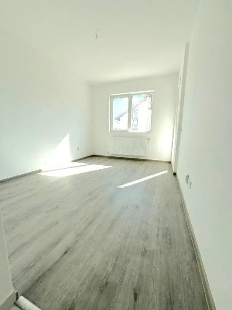 Garsoniera cartier Militari Residence - mutare imediata!! - TVA INCLUS !!

COMISION 0%

Vă prezentăm o garsonieră deosebită, situată în cartierul Militari Residence, într-un bloc modern cu regim de înălțime P+3, poziționat strategic pentru a vă oferi confort și accesibilitate.

Detalii proprietate:

- Tip: Garsonieră
- Etaj: Intermediar
- Finalizata - mutare imediata !!
- Locație: Militari Residence

Avantaje:

- Bloc nou, construit cu materiale de calitate, garantând un standard ridicat de confort.
- Poziție excelentă, în imediata apropiere a mijloacelor de transport în comun, pentru o deplasare facilă către orice zonă a orașului.
- Acces rapid la instituții educaționale (școli publice), centre comerciale, supermarketuri și mall-uri.
- Zonă liniștită, ideală pentru locuit sau investiție.

Acum este momentul să achiziționați locuința visurilor dumneavoastră!

Contactați-ne pentru mai multe detalii și programarea unei vizionări.