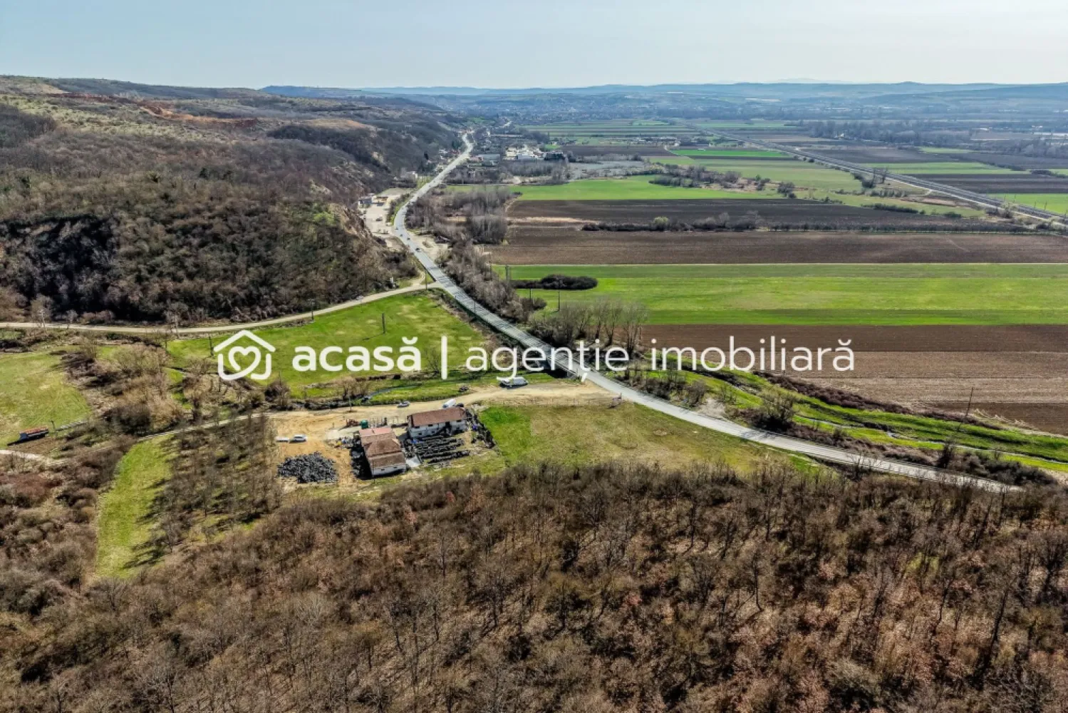 Oportunitate Investitie! Proprietate comerciala/industriala în Paulis - Îți prezentăm o oportunitate excelentă pentru dezvoltarea unei afaceri!
Comision 0% la cumpărător.
Atenție, prețul este fără TVA.
📍 Detalii Proprietate:

Suprafață Teren: 12732 mp intravilan
Clădiri: 450 mp
Locație: Paulis, cu acces direct din DN7, la intersecția cu Valea Cladovei.
Această proprietate oferă un potențial imens pentru diverse tipuri de afaceri, datorită amplasării strategice și a dimensiunii generoase.

💼 Utilizări Posibile:

Spații comerciale
Centre logistice
Proiecte industriale
Nu rata ocazia de a investi într-o zonă cu un potențial de dezvoltare ridicat! Contactează-ne pentru mai multe informații și pentru a programa o vizionare la 0724 694 458 Dorel Vereș consultant imobiliar,✨ Agentia Imobiliară ACASĂ - Împreună construim viitorul! ✨
Nu dispui de toată suma? Te ajutăm noi gratuit! Îți obținem oferte de la 16 bănci.

Ai o proprietate de vânzare în Arad și vrei să știi cât valorează cu adevărat?

Sună-mă pentru o evaluare gratuită, fără obligații.

Birou: ACASĂ | Agenție imobiliară Arad