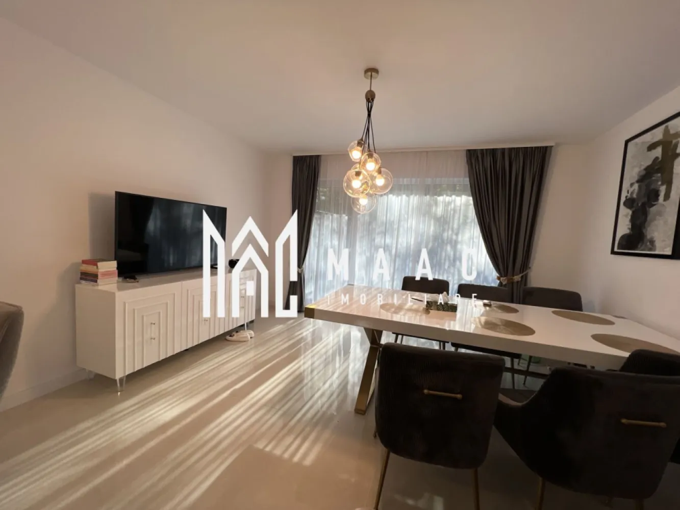 Casa 6 camere I Terasa I Calea Dumbravii- Sub Arini - MAAC Imobiliare propune spre vanzare o casa amplasata aproape de parcul Sub Arini. Locuinta este compartimentata astfel: -parter: living cu bucatarie open space, dormitor, hol acces, baie cu geam -etajul 1: 2 dormitoare, fiecare avand balcon, spatiu pentru birou/ loc de joaca pentru copii, 2 bai cu geam, hol acces-alta intrare. -etajul 2: living open space , 2 terase de aprox 20mp fiecare, baie cu vana, -etajul 3: spatiu de relaxare-open space, baie cu vana, balcon. Suprafata utila-160 mp. Avand doua cai de acces, imobilul permite amenajarea ca rezidenta pentru doua familii. Imobilul se vinde la cheie, mobilat/utilat complet. In fata si in spatele imobilului sunt amenajate zone verzi. Casa are design exterior modern, zona este linistita, selecta. Pentru mai multe detalii precizati telefonic ca ati vazut anuntul cu ID:CP1610779. }}