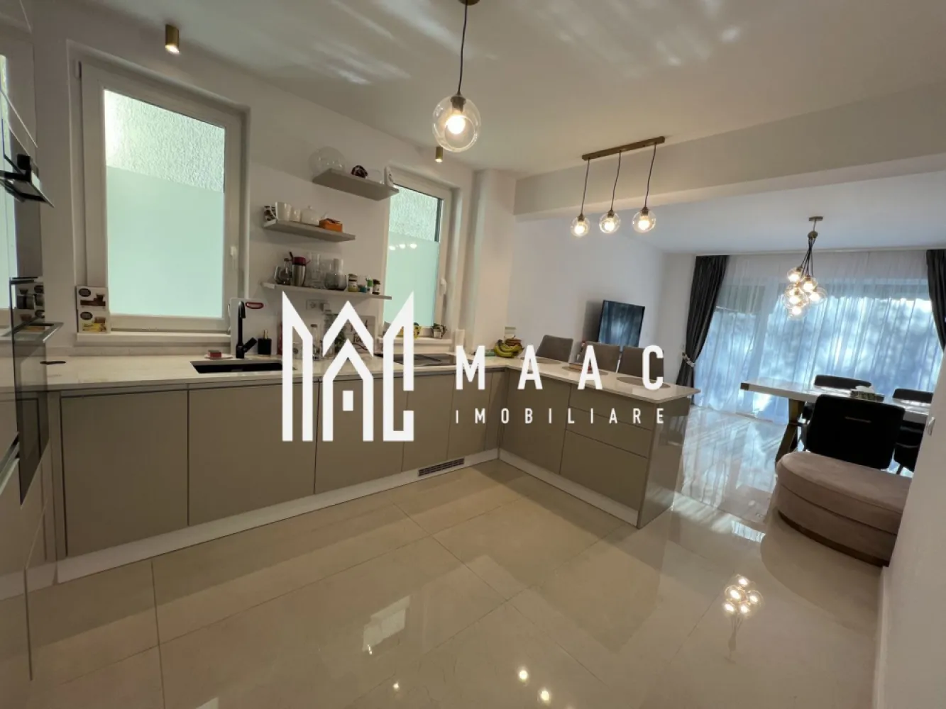 Casa 6 camere I Terasa I Calea Dumbravii- Sub Arini - MAAC Imobiliare propune spre vanzare o casa amplasata aproape de parcul Sub Arini. Locuinta este compartimentata astfel: -parter: living cu bucatarie open space, dormitor, hol acces, baie cu geam -etajul 1: 2 dormitoare, fiecare avand balcon, spatiu pentru birou/ loc de joaca pentru copii, 2 bai cu geam, hol acces-alta intrare. -etajul 2: living open space , 2 terase de aprox 20mp fiecare, baie cu vana, -etajul 3: spatiu de relaxare-open space, baie cu vana, balcon. Suprafata utila-160 mp. Avand doua cai de acces, imobilul permite amenajarea ca rezidenta pentru doua familii. Imobilul se vinde la cheie, mobilat/utilat complet. In fata si in spatele imobilului sunt amenajate zone verzi. Casa are design exterior modern, zona este linistita, selecta. Pentru mai multe detalii precizati telefonic ca ati vazut anuntul cu ID:CP1610779. }}