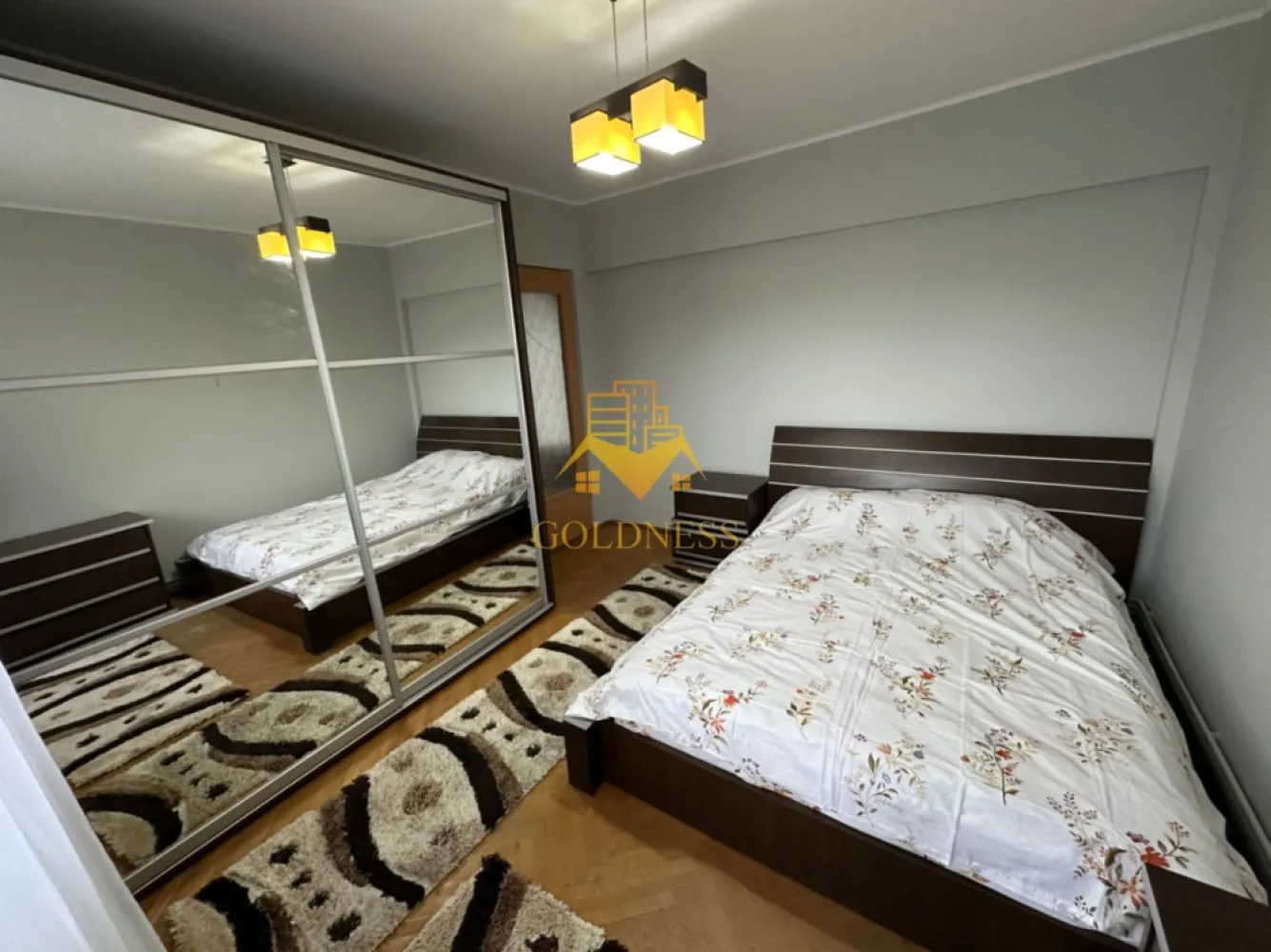 2 camere, Gheorgheni, Iulius Mall, FSEGA,Unirii,Alexandru Vaida Voevod - GOLDNESS Imobiliare vă propune spre închiriere un apartament cu 2 camere complet mobilat și utilat, la etajul 8 într-un imobil de 10 etaje, în Cartierul Gheorgheni.
Posibilitate de parcare în zona la liber.
Se află în apropierea stațiilor de transport în comun, magazine, restaurante, spații verzi, farmacii, etc. 

Apartamentul este compartimentat astfel:
 - dormitor cu pat matrimonial, dressing, noptiere
 - living cu canapea extensibilă 
 - bucătărie complet utilată și mobilată, loc de servit masa 
 - baie cu cada, calorifer port prosop și dulap pentru depozitare.
 - terasa de 8 mp.

Imobilul este dotat cu toate cele necesare- centrală proprie, frigider, aragaz, hotă, mașină de spălat haine, etc. 

Dacă sunteți interesați de acest apartament și doriți să îl vizionați, dar și pentru alte oferte nu ezitați să ne contactați telefonic sau prin e-mail. Vă stăm la dispoziție!
Pentru intermediere se percepe un comision de 50% din prețul chiriei!