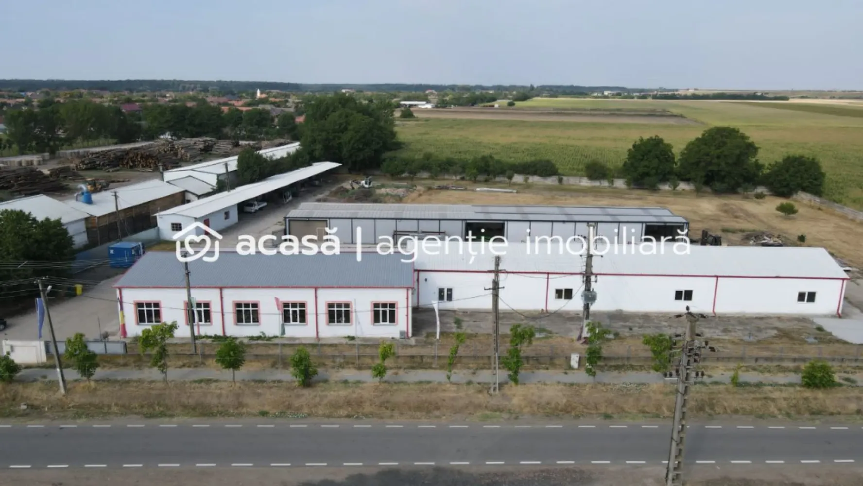 Hale depozitare/producție 2.000 mp si 10.000 mp teren în Pecica - Oportunitate de vânzare, 10.000 mp teren industrial și hale intr-o zonă cu acces facil, în proximitatea autostrăzii A1 și a noii centuri a orașului Pecica.
Hale pretabile pentru activități de depozitare și producție, cu posibilitate de compartimentare flexibilă, oferind chiar posibilitatea de transformare în unități de cazare muncitori.

Suprafețe hale: 700 mp + 2x400 mp hale izolate cu panouri Marcegaglia 8 și 500 mp depozit tip șopron
Suprafață birouri: 70 mp
Caracteristici:
Front stradal 100 m cu două porți intrare a câte 10 m - circuit intrare/ieșire
Înălțime utilă 4,5 m respectiv 3,7 m
Canal pentru service TIR si utilaje
Compartimentare flexibilă a halelor, birouri împărțite în două clădiri, dispun de băi, vestiare, sală de mese
Multiple tablouri electrice- contorizare separată pe secțiuni
Iluminare cu neon + led ieșiri de urgență 
Autorizate ISU cu hidranți
Curte betonată industrial
1.500 mp curte balastrată pentru repoziționare autocamioane
Incintă cu supraveghere video și alarmă radar
Panouri fotovoltaice 10kw
6 locuri parcare auto acoperite, un garaj auto închis
O mică livadă de pomi fructiferi cu sistem irigație
Posibilitatea de a se construi încă 1.000 mp

Utilități: apă, gaz, curent - putere 250 KW prin transformator propriu, achiziționat recent

Pentru detalii și vizionare contactați-mă la: 0724 694 458 Dorel Vereș Consultant Imobiliar Acasă AradNu dispui de toată suma? Te ajutăm noi gratuit! Îți obținem oferte de la 16 bănci.

Ai o proprietate de vânzare în Arad și vrei să știi cât valorează cu adevărat?

Sună-mă pentru o evaluare gratuită, fără obligații.

Birou: ACASĂ | Agenție imobiliară Arad

Bulevardul Decebal 2, Arad 310133