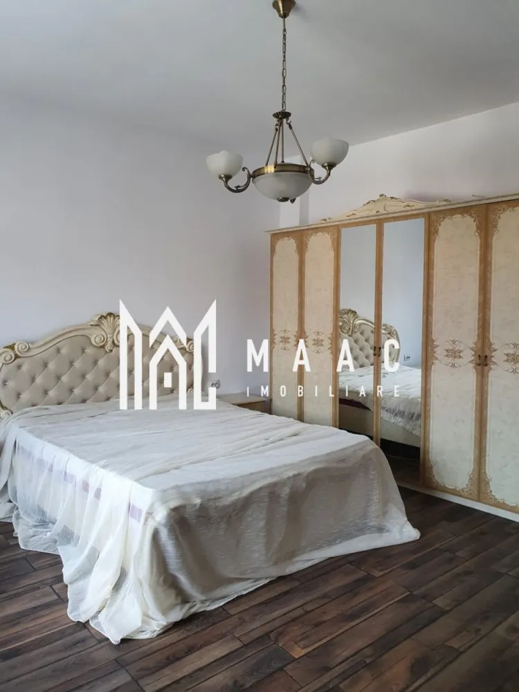 Casa Individuala | Trei Stejari | 130 MPU | 4 Camere - MAAC IMOBILIARE va propune spre vanzare o casa individuala in zona Trei Stejari. Casa este singura in curte, pe o parcela de 230 Mp, suprafata utila a casei fiind de 130 Mp. Aceasta este compusa din: 4 Camere, Bucatarie, 2 Bai si de Pod, care este peste toata suprafata casei, cu posibilitatea de mansardare. De asemenea dispune de Garaj (accesul se face pe poarta cu telecomanda), curte amenajata cu Filigorie si spatiu de Relaxare/Gratar. Pentru mai multe detalii precizati telefonic ca ati vazut anuntul cu ID: CP.1578607 }}