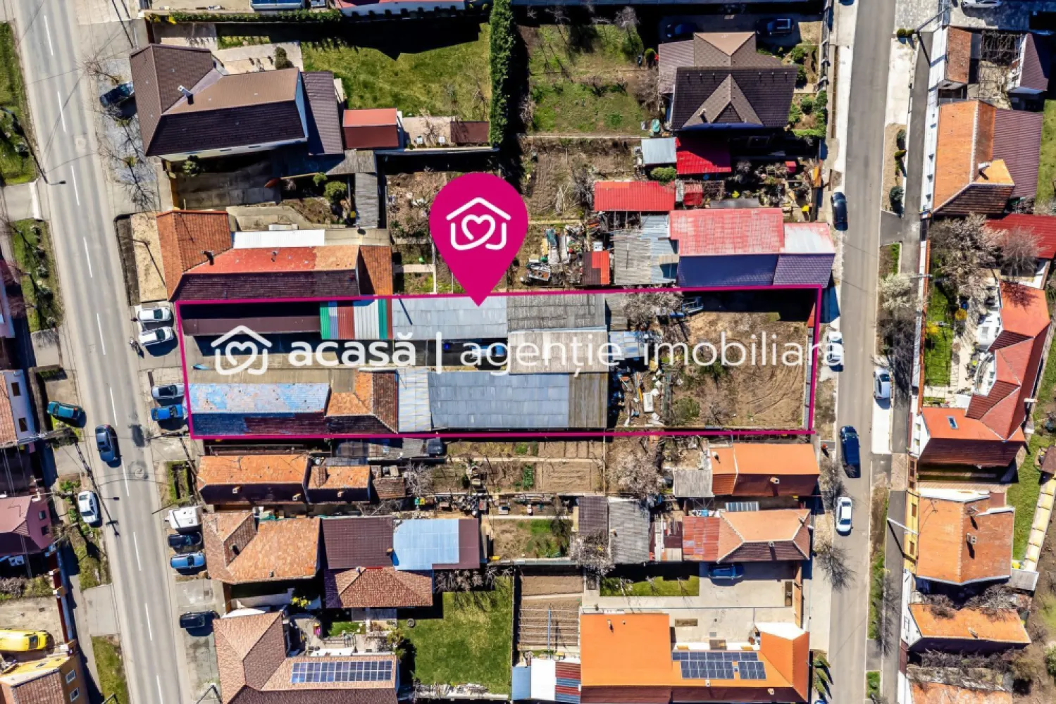 Teren 1358mp / str. Guttenbrunn / 2 fronturi stradale - Îți propun spre vânzare o proprietate situată în Aradul Nou, pe strada Adam Müller-Guttenbrunn, formată din teren în suprafață totală de 1.358 mp și 176 mp construcții existente.

Unul dintre principalele avantaje ale proprietății este faptul că beneficiază de două fronturi stradale, cu front principal de 18 ml, aspect care oferă flexibilitate ridicată pentru dezvoltare sau reorganizare.

Proprietatea dispune de utilități complete și poate fi potrivită pentru mai multe tipuri de proiecte: dezvoltare multifamilială | sediu firmă / birouri | atelier sau producție ușoară | proiect mixt rezidențial-comercial

Este o oportunitate bună pentru cumpărători care caută un teren cu construcții existente, amplasat într-o zonă cu potențial de dezvoltare.

Preț repoziționat: 259.000 Euro de la 275.000 Euro
Comision 0%!

Pentru detalii suplimentare sau programarea unei vizionări: Mihai Molnar – consultant imobiliar | 0761 899 230

Te ajut gratuit și cu oferte de finanțare de la 16 bănci.

Vrei să vinzi o proprietate în Arad? Beneficiezi de evaluare gratuită.

ACASĂ | Agenție imobiliară Arad
Bd. Decebal 2, Arad