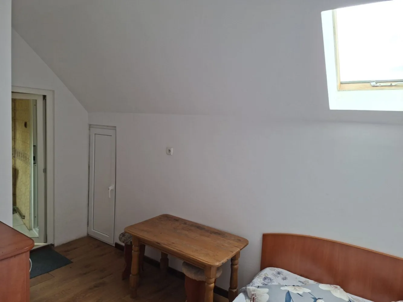 BRASADAS vinde casa individuala 9 cam in Bercu Rosu. - Agenția imobiliara BRASADAS vinde casa individuala cu 9 dormitoare situată în BERCU ROSU.
Casa a fost construita în anul 2010 si este racordata la toate utilitățile, pe un teren aferent în suprafața de 9600 mp.
Www.brasadas.com.