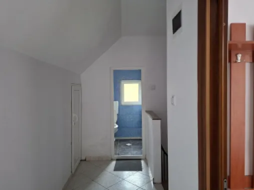 BRASADAS vinde casa individuala 9 cam in Bercu Rosu.