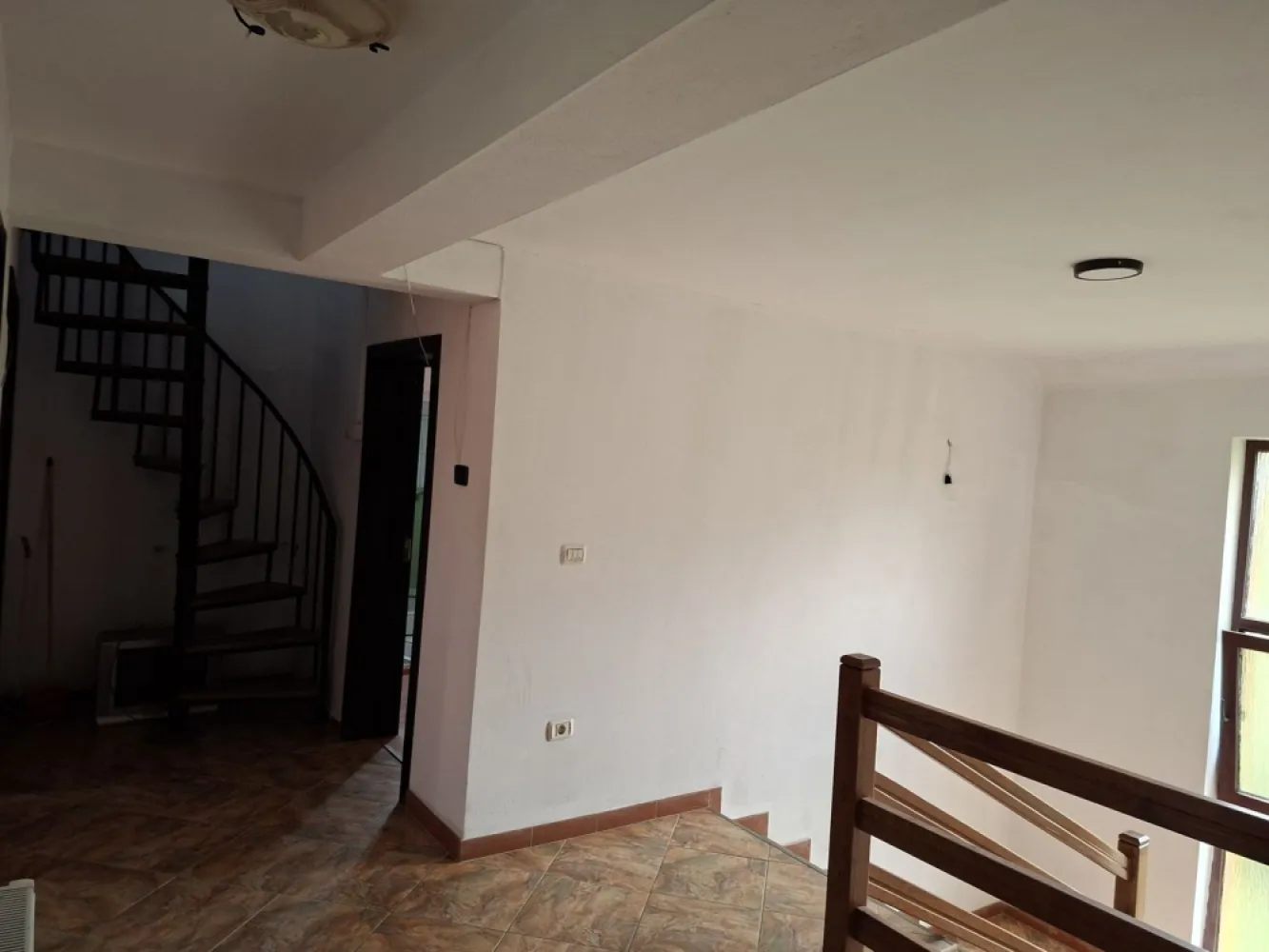 BRASADAS vinde casa individuala 9 cam in Bercu Rosu.