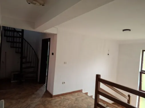 BRASADAS vinde casa individuala 9 cam in Bercu Rosu.