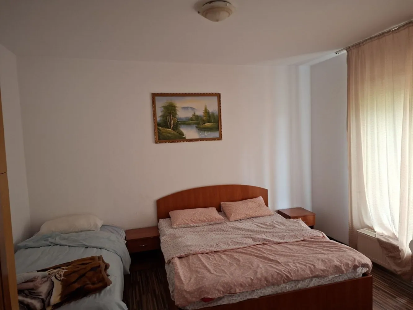 BRASADAS vinde casa individuala 9 cam in Bercu Rosu.