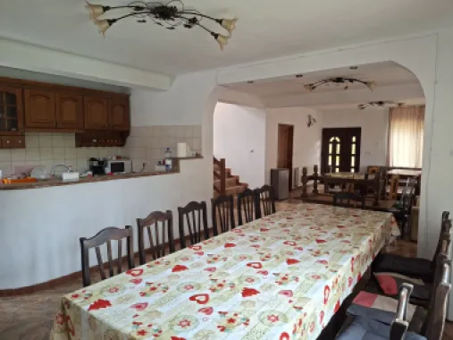 BRASADAS vinde casa individuala 9 cam in Bercu Rosu.