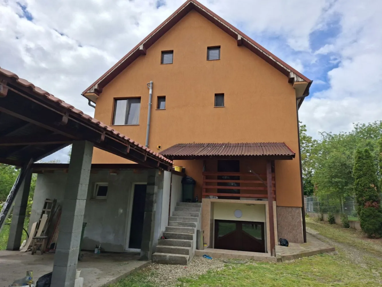 BRASADAS vinde casa individuala 9 cam in Bercu Rosu.