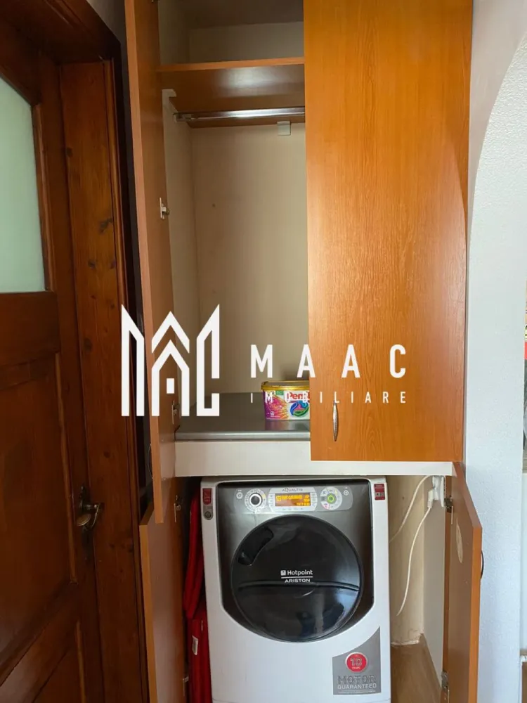 Apartament 3 camere | 68 mp | Decomandat | Zona Vasile Aaron - MAAC Imobiliare va ofera spre vanzare un apartament cu 3 camere decomandat in zona Vasile Aaron. Apartamentul este compus din living, 2 dormitoare, bucatarie inchisa, hol si baie pe suprafata utila de 68 mp. De asemenea apartamentul are o pivnita spatioasa si acces la gradina. Locuinta se afla la parterul inalt al unui imobil cu 4 etaje cu doar 10 apartamente pe scara. Imobilul este situat intr-o zona foarte buna fiind in imediata apropiere a tuturor punctelor de interes comun. Pentru mai multe detalii, precizati telefonic ca ati vizionat anuntul cu ID: CP1478673. }}