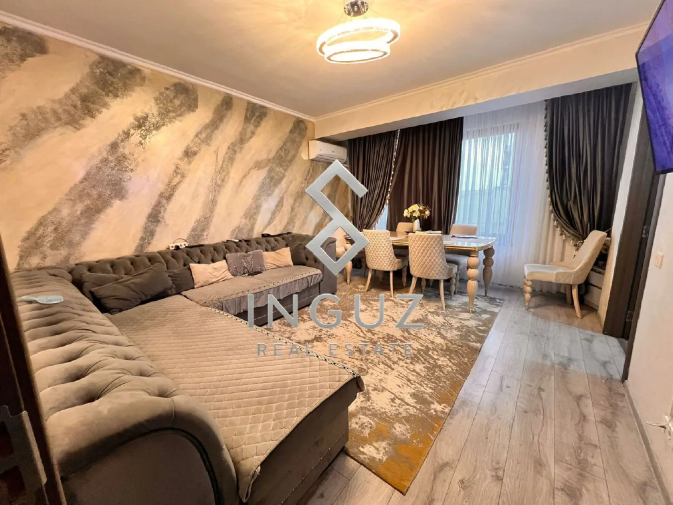 Apartament 2 camere – Sector 2 | LUX | Parcare + Boxă incluse - Apartament 2 camere – Sector 2 | LUX | Parcare + Boxă incluse

145.000 € | Negociabil

Strada Hispania, Sector 2 – București

Apartament modern, finisat LUX, ideal atât pentru locuit, cât și pentru investiție. Proprietatea este complet renovată cu materiale premium și atenție la detalii.

—

Detalii:
• 2 camere
• Suprafață utilă: 49,26 mp
• Balcon: 5,93 mp
• Boxă pentru depozitare inclusă
• Loc de parcare inclus în preț
• Living spațios și luminos
• Dormitor confortabil
• Bucătărie separată
• Baie modernă
• Hol generos

—

Avantaje:
• Finisaje premium / high-end
• Design elegant și funcțional
• Zonă liniștită
• Acces rapid către puncte de interes
• Ideal pentru locuit sau închiriere imediată
• Fără investiții suplimentare

—

Detalii tranzacție:
• Preț: 145.000 € negociabil
• Comision agenție: 2%