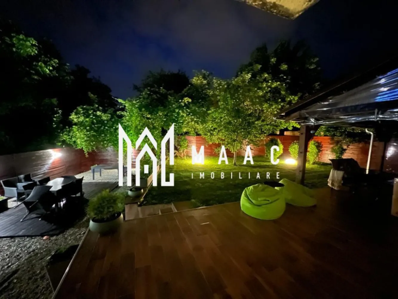 Exclusivitate | Casa individuala | Centru | Teren 628 mp - MAAC Imobiliare are placerea sa va prezinte spre vanzare o vila in exclusivitate, situata in centrul orasului, la doar cateva minute de Piata Mare. Locuinta este desfasurata pe S+P+E fiind compartimentat astfel: Parter: - living cu iesire pe terasa, bucatarie, birou, hol, baie Etaj: - 2 dormitoare, un open space care poate fi transformat in dormitor, baie, dressing Podul casei a fost transformat intr-un dormitor pentru oaspeti, foarte luminos. Terenul aferent acestei proprietati este de 628 mp, amenajata cu gazon. Avantajul major al acestei proprietati o reprezinta intimitatea pe care o ofera pozitia terenului. Pentru mai multe detalii precizati ca ati vazut anuntul cu ID: CP1433641 }}