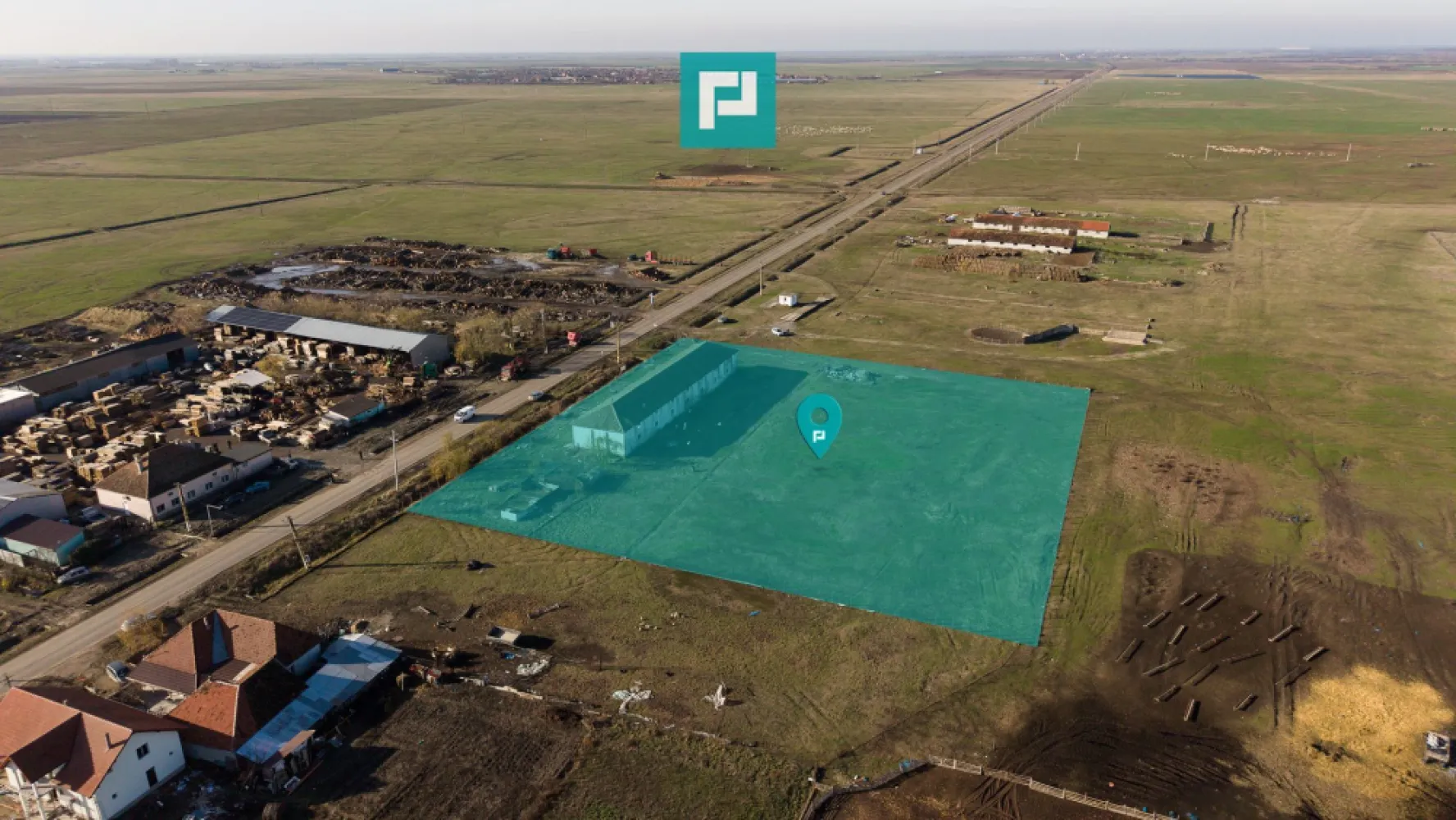 Hală industrială cu teren generos în Zărand, Arad - Hală industrială cu teren generos în Zărand, județul Arad

Oportunitate de investiție 

PropertyLab vă propune spre achiziție o proprietate cu potențial investițional ridicat, situată în localitatea Zărand, județul Arad, cu amplasare strategică la intrarea în localitate și acces direct din drumul principal.

Imobilul este compus dintr-o hală cu suprafață construită de 568 mp, suprafață utilă de 455 mp, amplasată pe un teren generos în suprafață totală de 9.843 mp, oferind multiple posibilități de dezvoltare sau extindere.

Construcția este realizată din cărămidă, cu structură solidă de rezistență din beton armat (fundație și stâlpi), fiind adecvată pentru activități industriale, logistice sau de depozitare.

Caracteristici și facilități:
-acces facil direct din șoseaua principală
-acces TIR
-curte generoasă cu posibilitate de parcare
-curent trifazic
-utilități disponibile: apă, curent electric, canalizare

Datorită poziționării și suprafeței terenului, proprietatea reprezintă o alegere excelentă pentru investitori sau antreprenori în căutarea unui spațiu funcțional, bine conectat și ușor accesibil.

Pentru informații suplimentare și programarea unei vizionări, echipa PropertyLab vă stă la dispoziție.

Andreea Covaci
Consultant Imobiliar PropertyLab
+40751479311

Radu Mitran - Consultant imobiliar PropertyLab
+40751621035
E-mail: radu.mitran@propertylab.ro

CP2840305