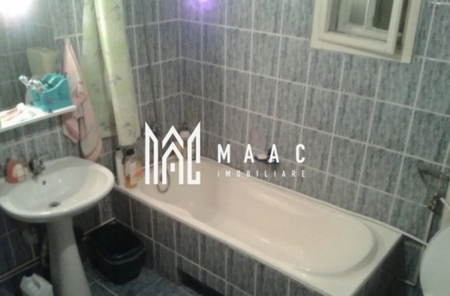 Casa Individuala | Turnisor | 120 MPU | Curte Privata - MAAC Imob va propune spre vanzare o casa individuala in Turnisor. Proprietatea are 5 camere, 2 bai, bucatarie, cămară, anexă, din caramida, 120 mp utili, singur în curte, 2 intrări, acces auto cu poarta fier, fântână de apă, centrala noua 24 kw proprie, calorifere + semineu lemne, curte pietruita cu canal scurgere. Doua dintre camere si o baie au fost amenajate in podul casei, Casa este in apropiere de toate punctele de interes public: magazine alimentare, scoli, gradinite, banci, biserici, statie taxi, aeroport, statie autobuz, etc. Locuinta se poate achizitiona doar cu cash. Pentru mai multe detalii, precizati telefonic ca ati vazut anuntul cu ID: CP1363992 }}